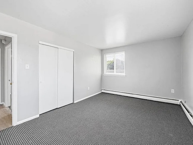 Building Photo - 1412 72nd Ave