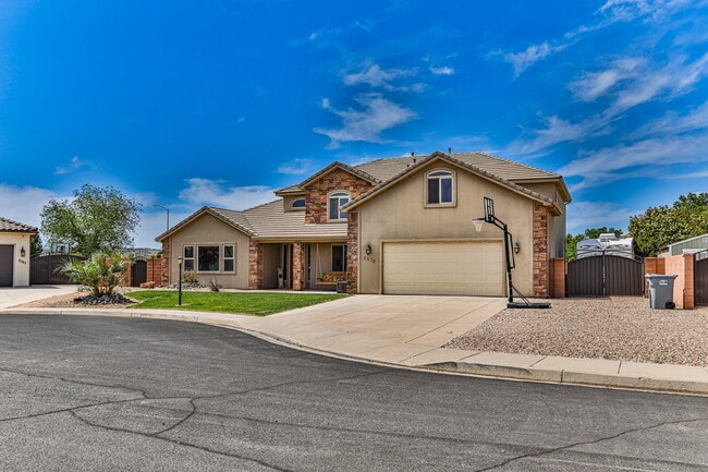 Building Photo - "Spacious 4-Bedroom Retreat with 3,584 Sq ...