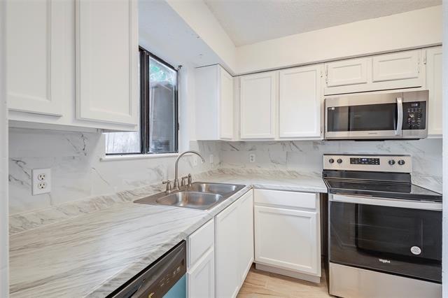 Foto del edificio - 6646 E Lovers Ln