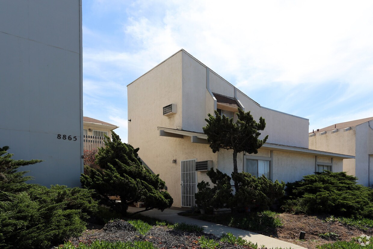 Building Photo - 8865 Mira Mesa Blvd