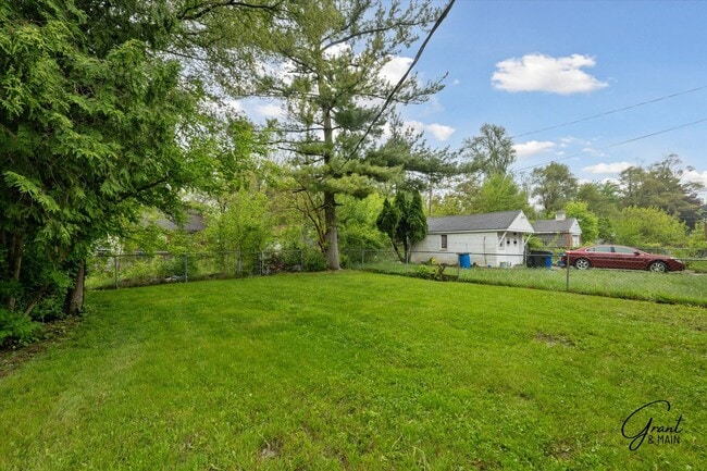 Building Photo - $1300 3 bedroom bungalow