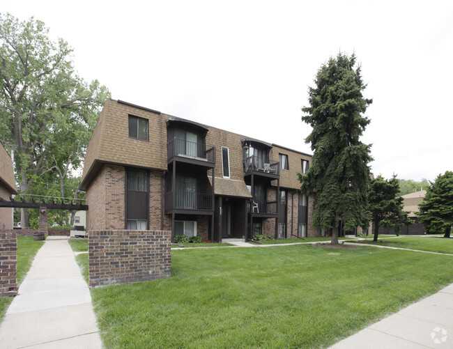 Primary Photo - Apple Valley Apartments