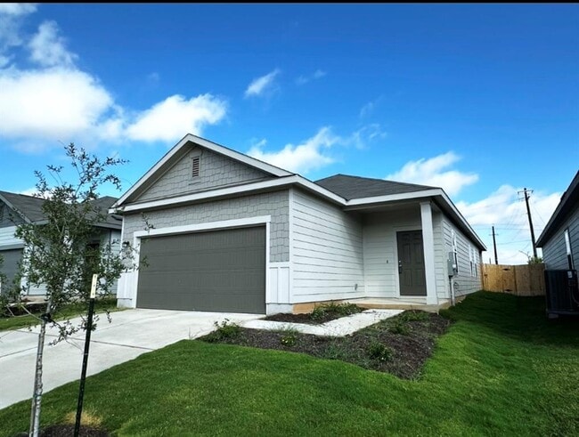 Foto del edificio - 16116 Viburnum Dr