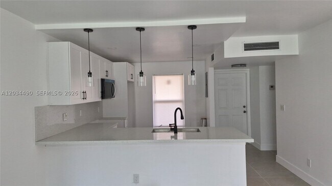 Foto del edificio - 6050 NW 64th Ave