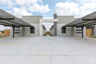 Building Photo - 1902 W Violet Dr