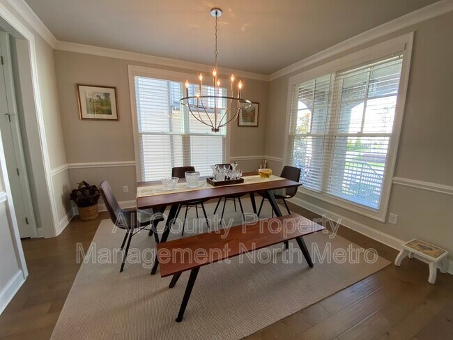 Building Photo - 6562 Creekview Cir