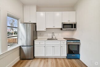 Building Photo - 215 S Howard Ave