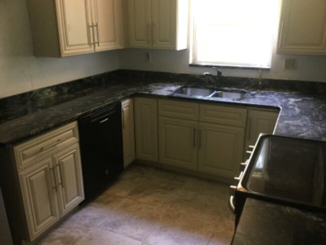 Building Photo - 10924 124th Ave N