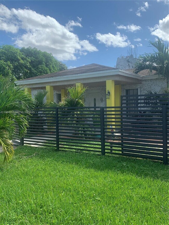 Building Photo - 30900 SW 189th Ave