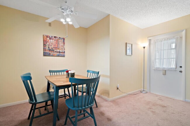 Foto del edificio - 441 Pine Glen Ln
