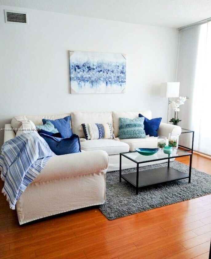Foto principal - 2775 NE 187th St