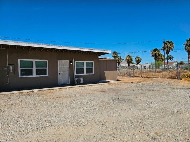Foto del edificio - 24185 Sunnymead Boulevard