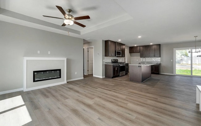 Building Photo - Like New 3 Bedroom Home - Hills of Olde Savannah