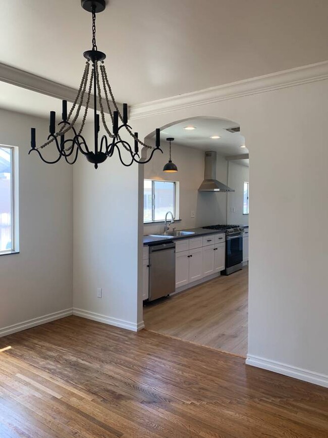 Dining Room - 153 N Hobart Blvd