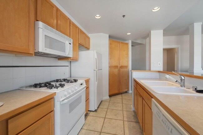 Building Photo - 1 bedroom in Seattle WA 98121