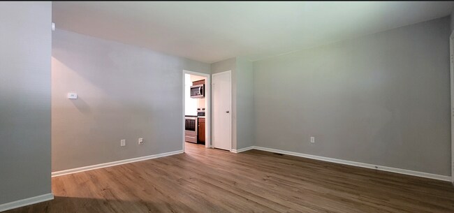 Foto del edificio - 3006-3008 Creekview Circle