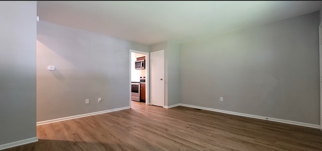 Building Photo - 3006-3008 Creekview Circle