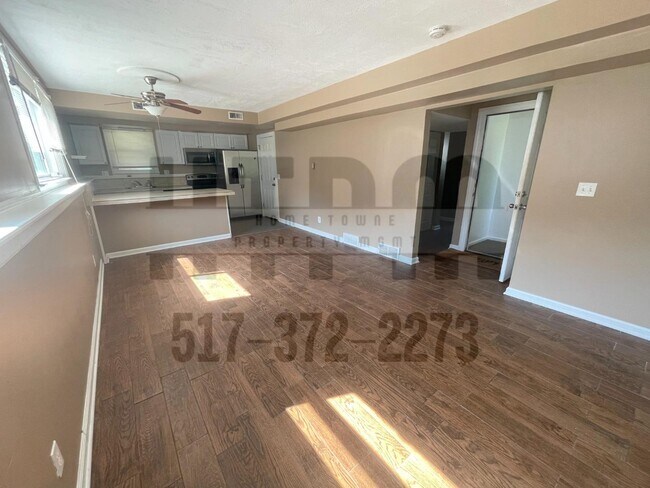 Foto del edificio - 1656 Greencrest Ave