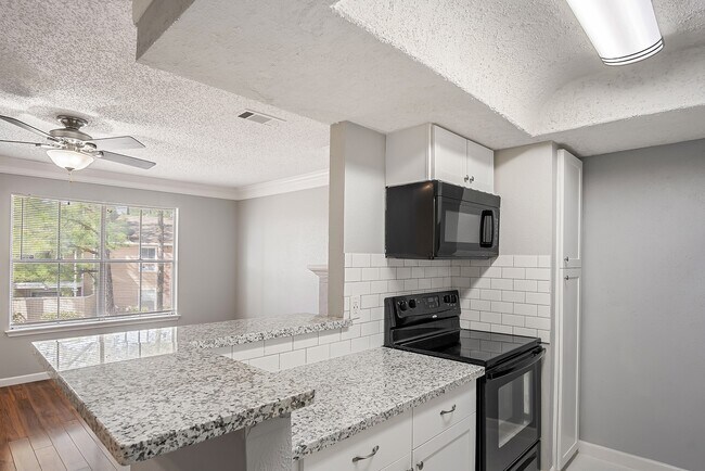 Foto del edificio - 7402 Alabonson Rd