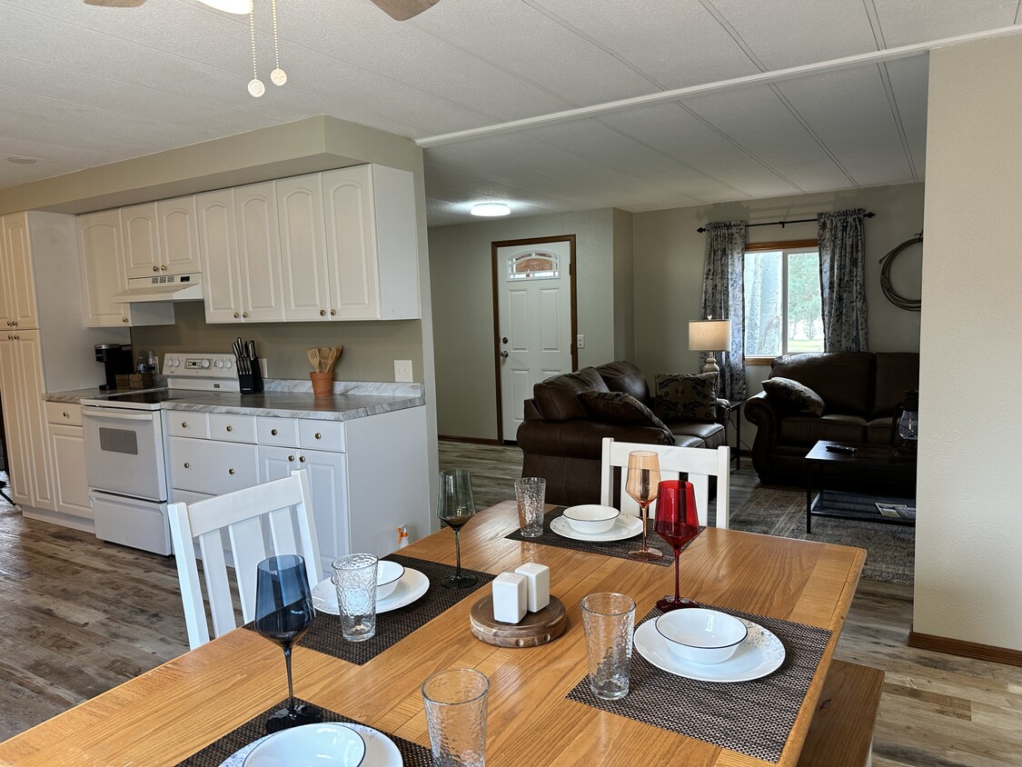 Primary Photo - 712 SE Railroad Ave