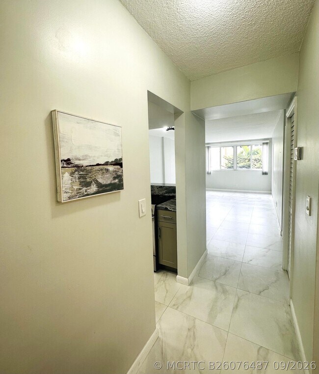 Foto del edificio - 1333 E Hallandale Beach Blvd