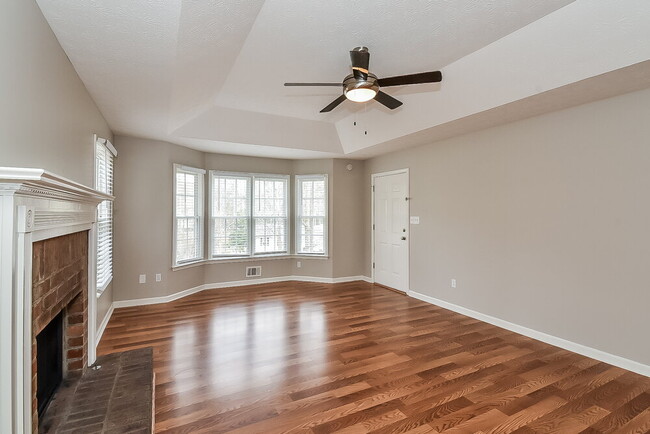 Building Photo - 105 Robin Hood Dr