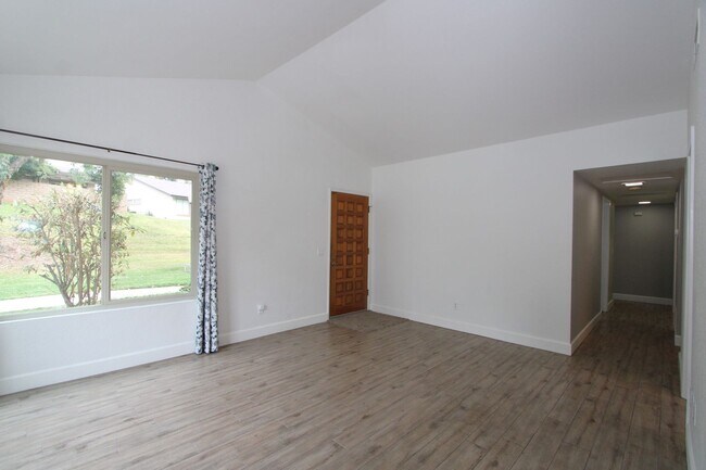 Foto del edificio - Single-Story 3-Bedroom Condo in Redlands!