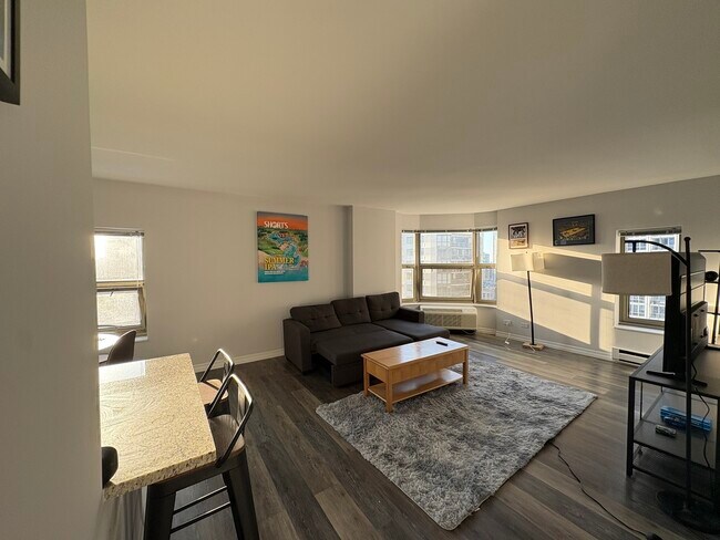 Building Photo - 8 W Chestnut St