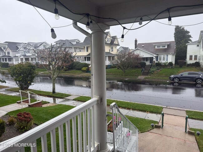 Foto del edificio - 128 Woodland Ave