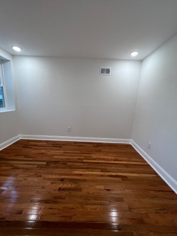 Building Photo - 577 W Abbottsford Ave