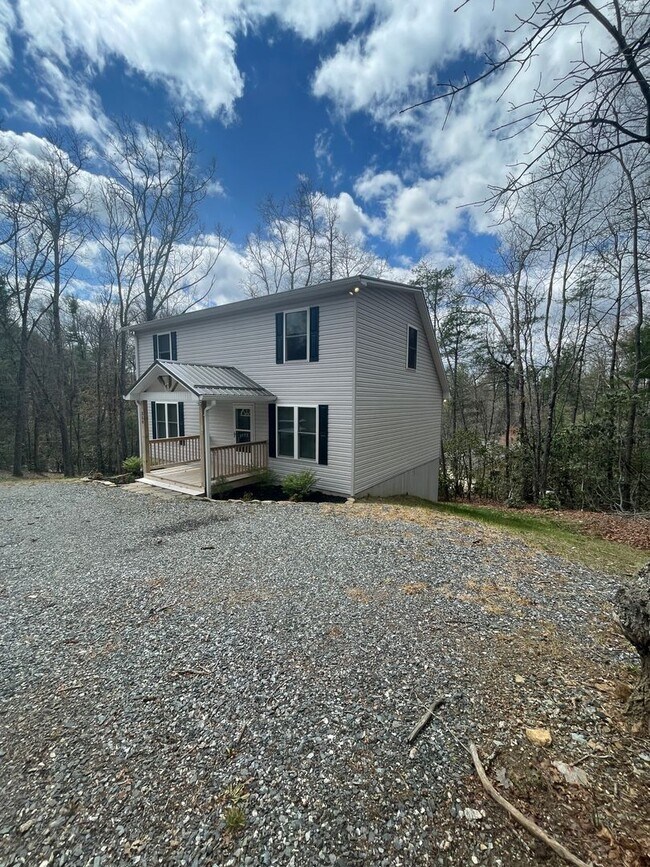 Foto del edificio - 350 Pinewood Cir
