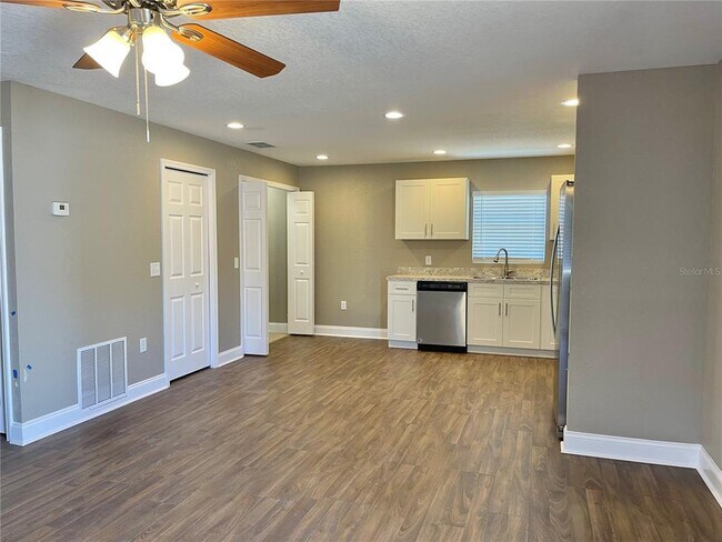 Foto del edificio - 643 Pineville Ln