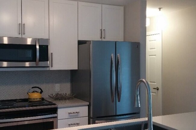 Double door refigerator and lower freezer - 292 Hildred Dr