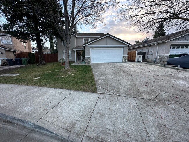 Building Photo - Beautiful 4 Bedroom 3 Bathroom in Quiet Ne...