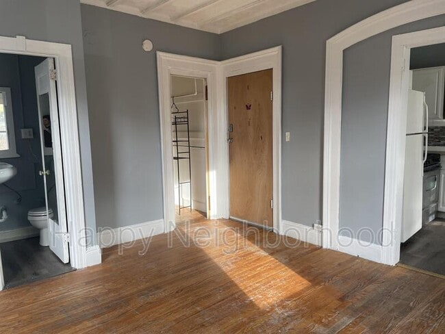 Building Photo - 216 E Main St