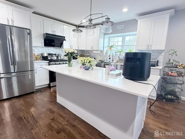 Building Photo - 42 Nelson Ave