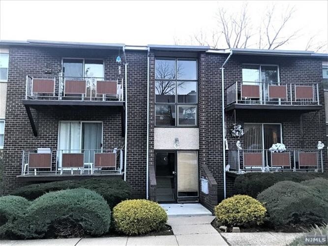 Primary Photo - 421 Bloomfield Ave