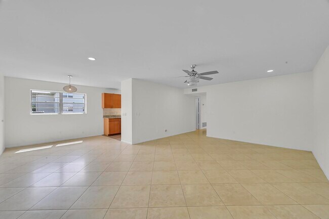 Building Photo - 2 Lake Vista Trail