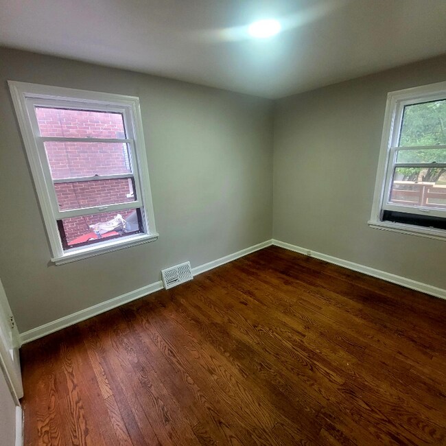 Foto del edificio - 5713 South Blvd