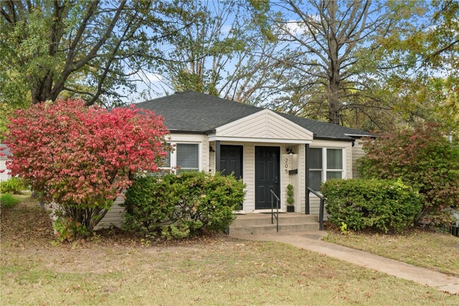 Building Photo - 205 N 28th St