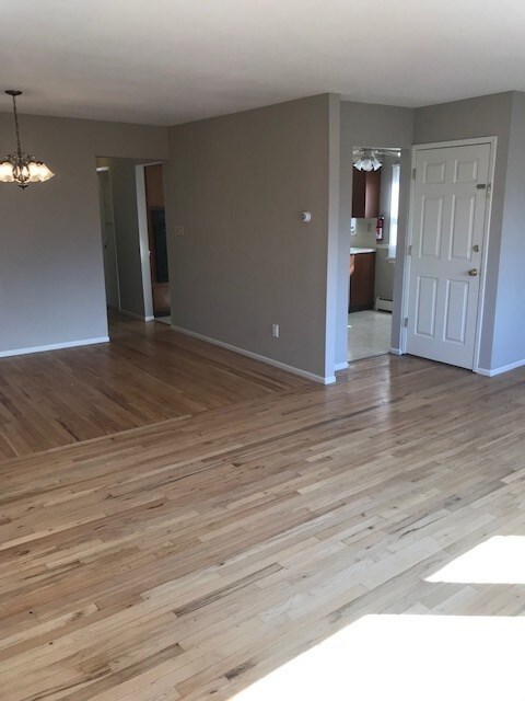 Building Photo - 37 Country Village Ct