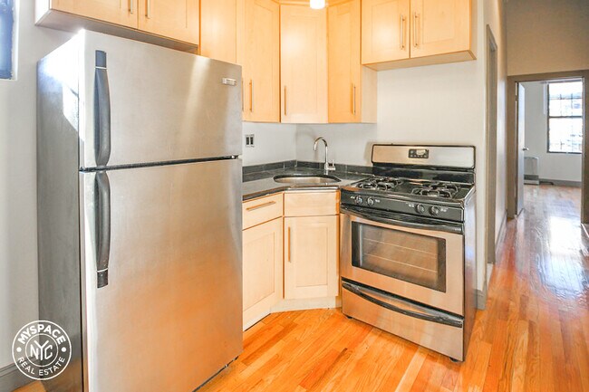 Foto del edificio - 1251 DeKalb Ave