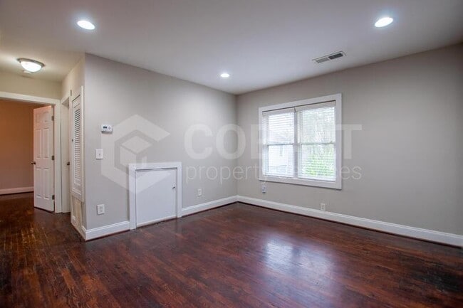 Foto del edificio - 626 Irwin St- 06