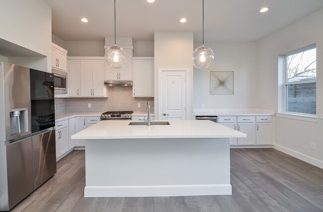 Building Photo - 9577 Neuens Rd