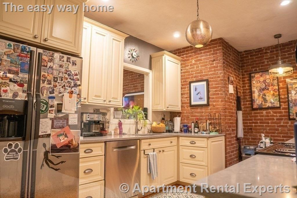 Primary Photo - 246 Hampshire St
