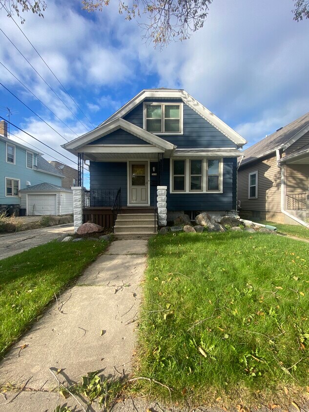 Primary Photo - 3618 E Edgerton Ave