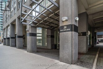 Building Photo - 20 Blue Jays Way