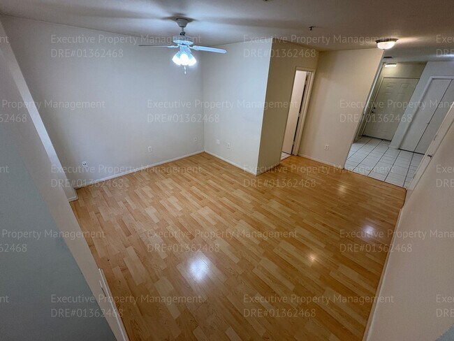 Foto del edificio - Glolden Valley Luxury Apartments Complex