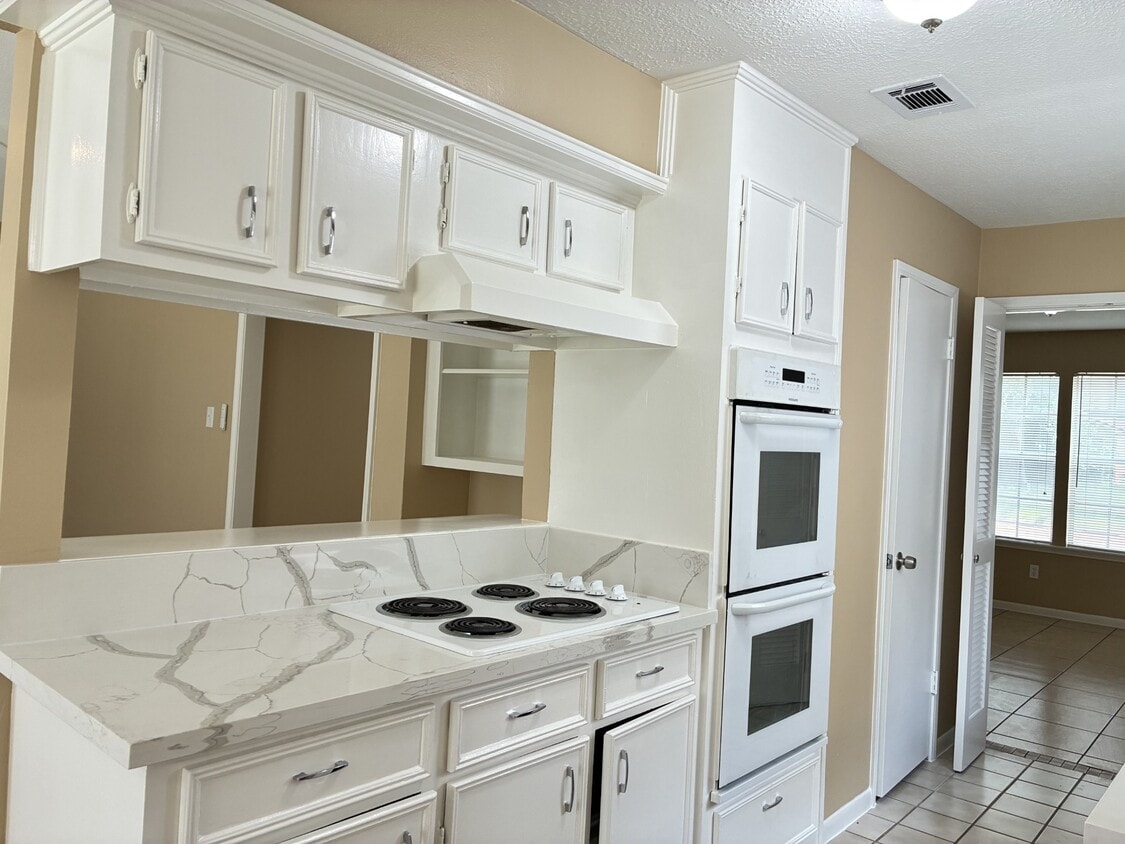 Building Photo - 10314 Autumn Harvest Dr
