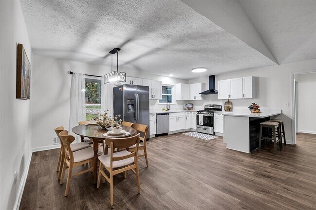 Building Photo - 6881 Hickory Hollow Dr